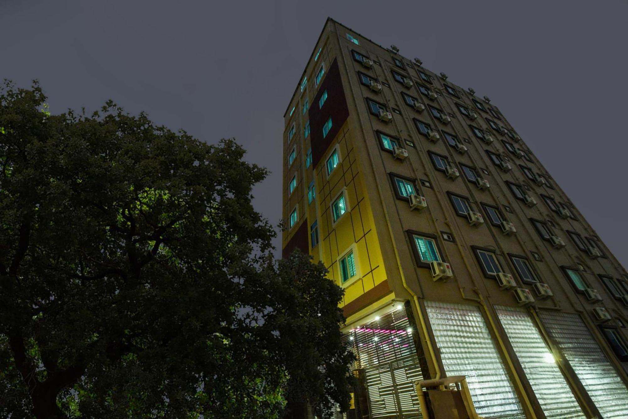 Super Townhouse Kokapet Formerly Aarian Tej Nilayam Gundipet Zewnętrze zdjęcie