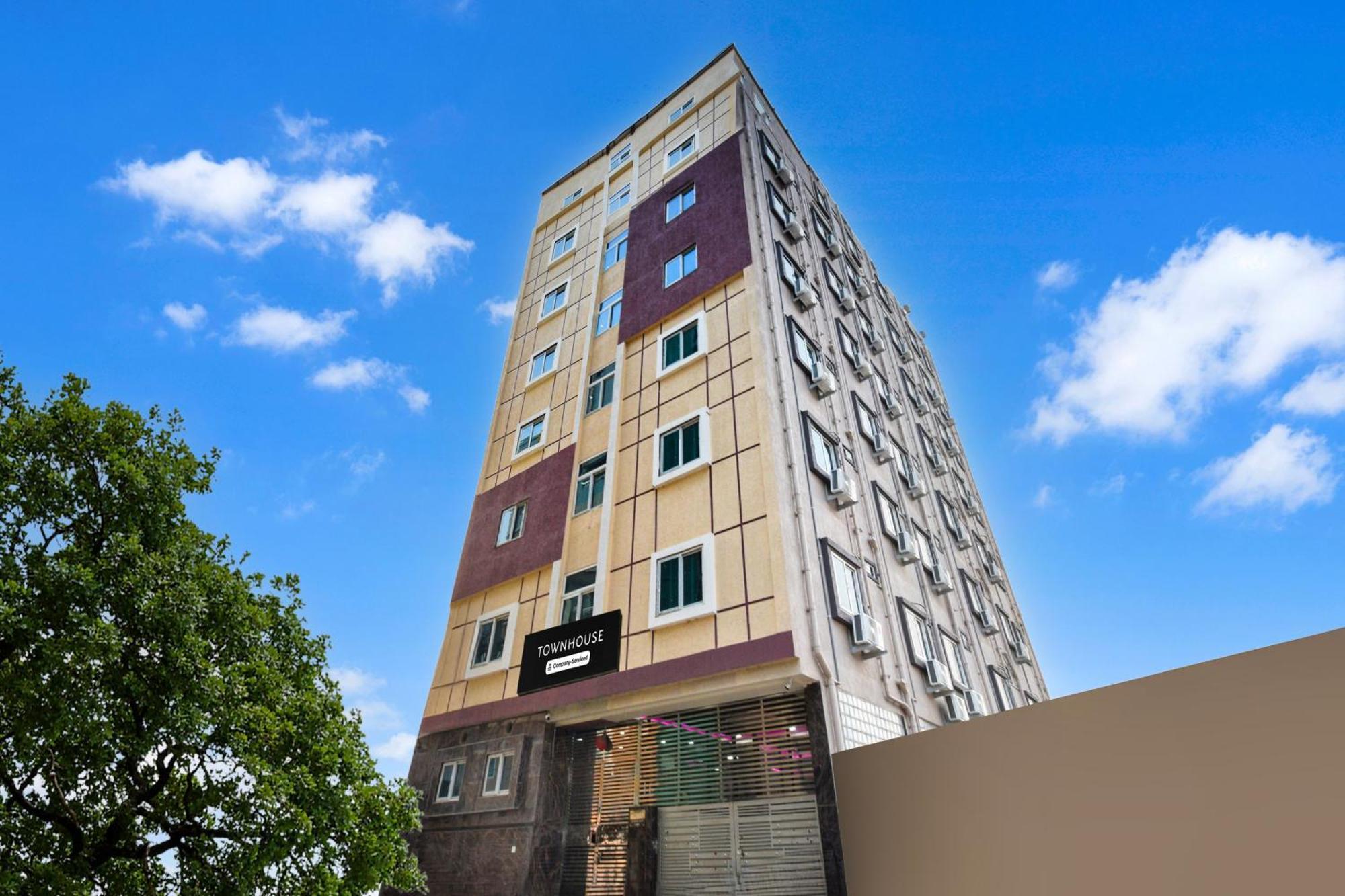 Super Townhouse Kokapet Formerly Aarian Tej Nilayam Gundipet Zewnętrze zdjęcie
