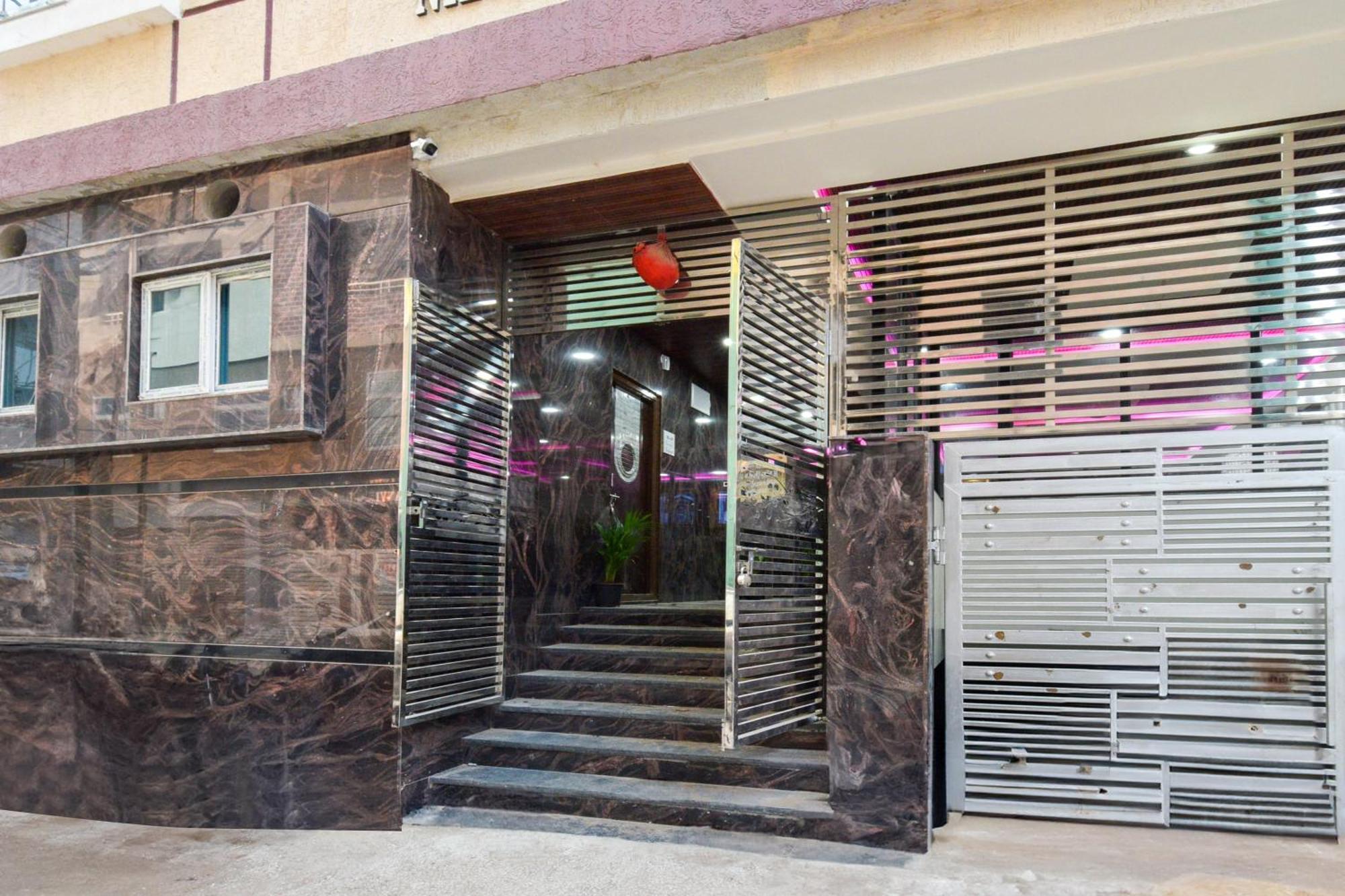 Super Townhouse Kokapet Formerly Aarian Tej Nilayam Gundipet Zewnętrze zdjęcie