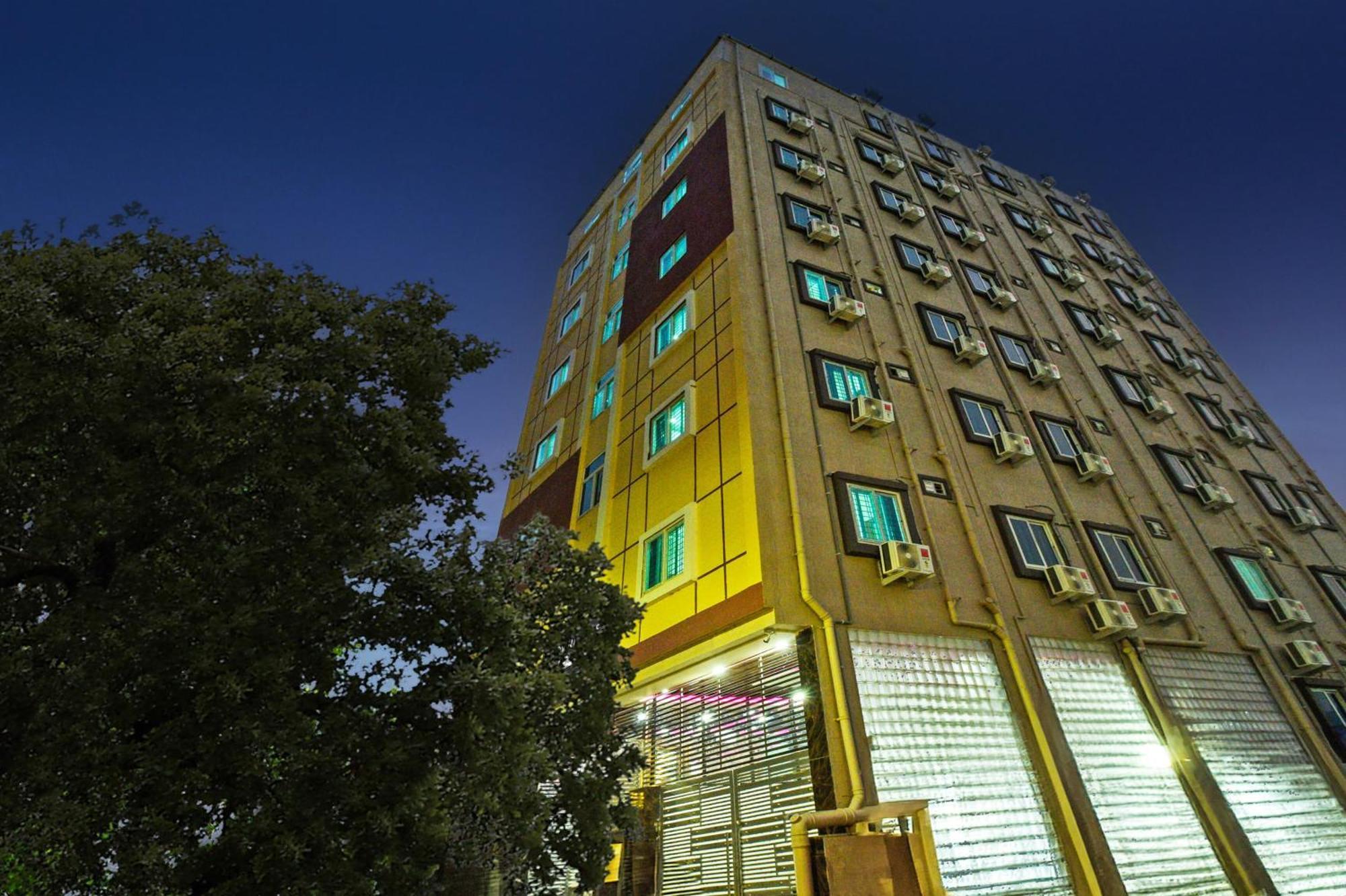 Super Townhouse Kokapet Formerly Aarian Tej Nilayam Gundipet Zewnętrze zdjęcie