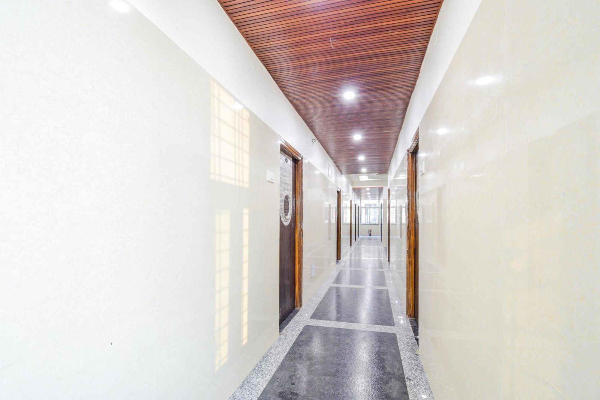 Super Townhouse Kokapet Formerly Aarian Tej Nilayam Gundipet Zewnętrze zdjęcie