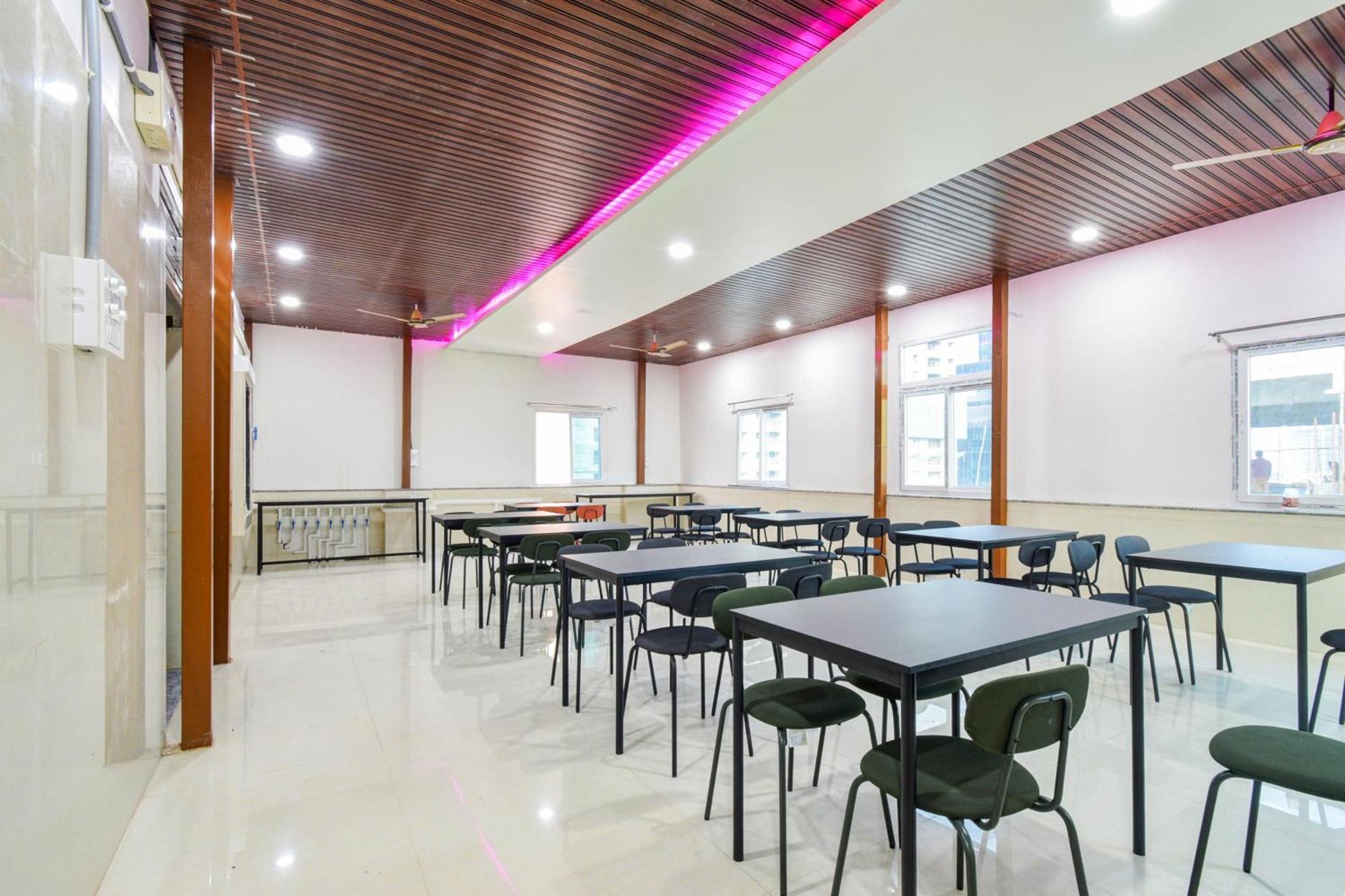 Super Townhouse Kokapet Formerly Aarian Tej Nilayam Gundipet Zewnętrze zdjęcie