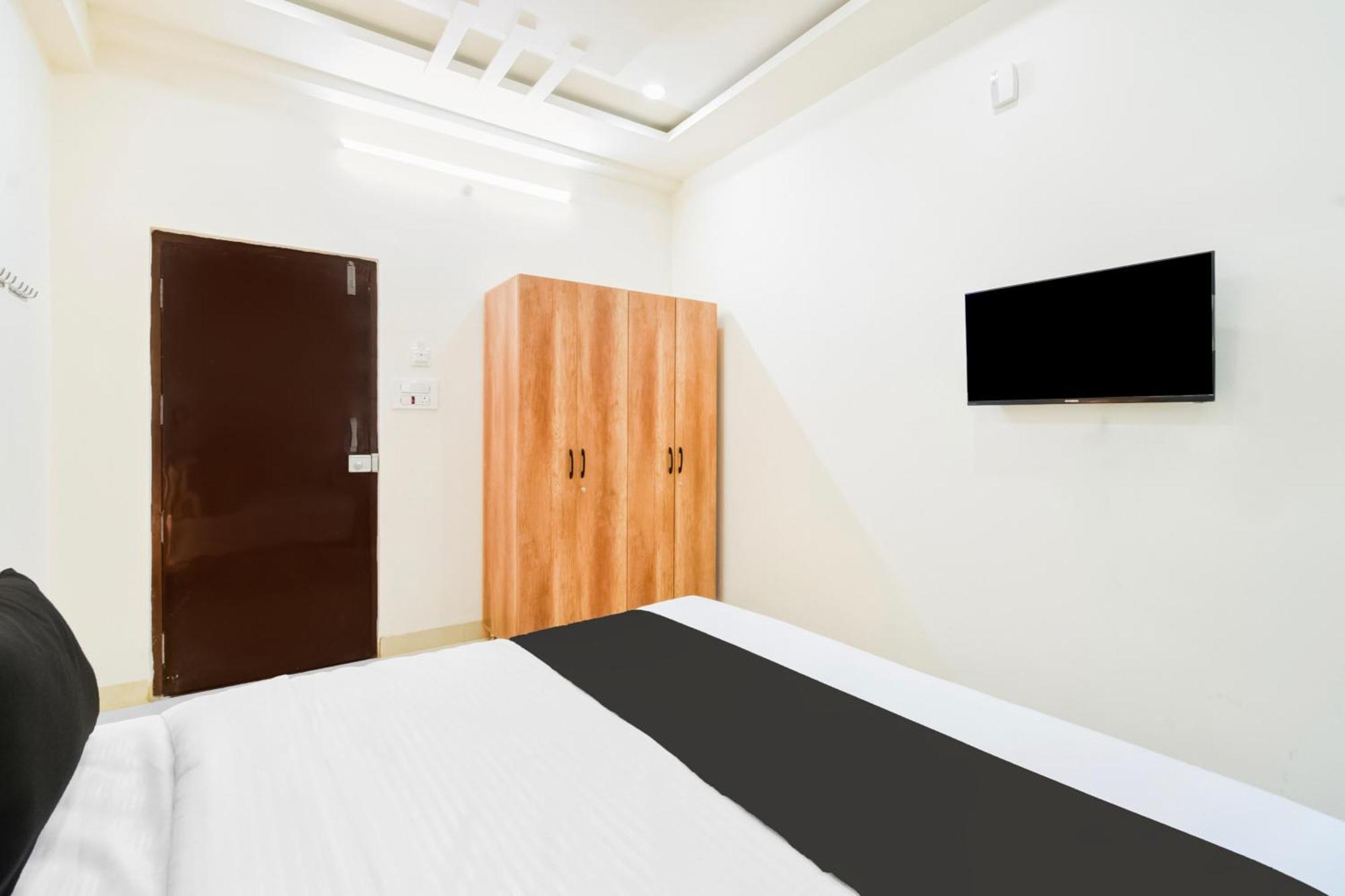 Super Townhouse Kokapet Formerly Aarian Tej Nilayam Gundipet Zewnętrze zdjęcie
