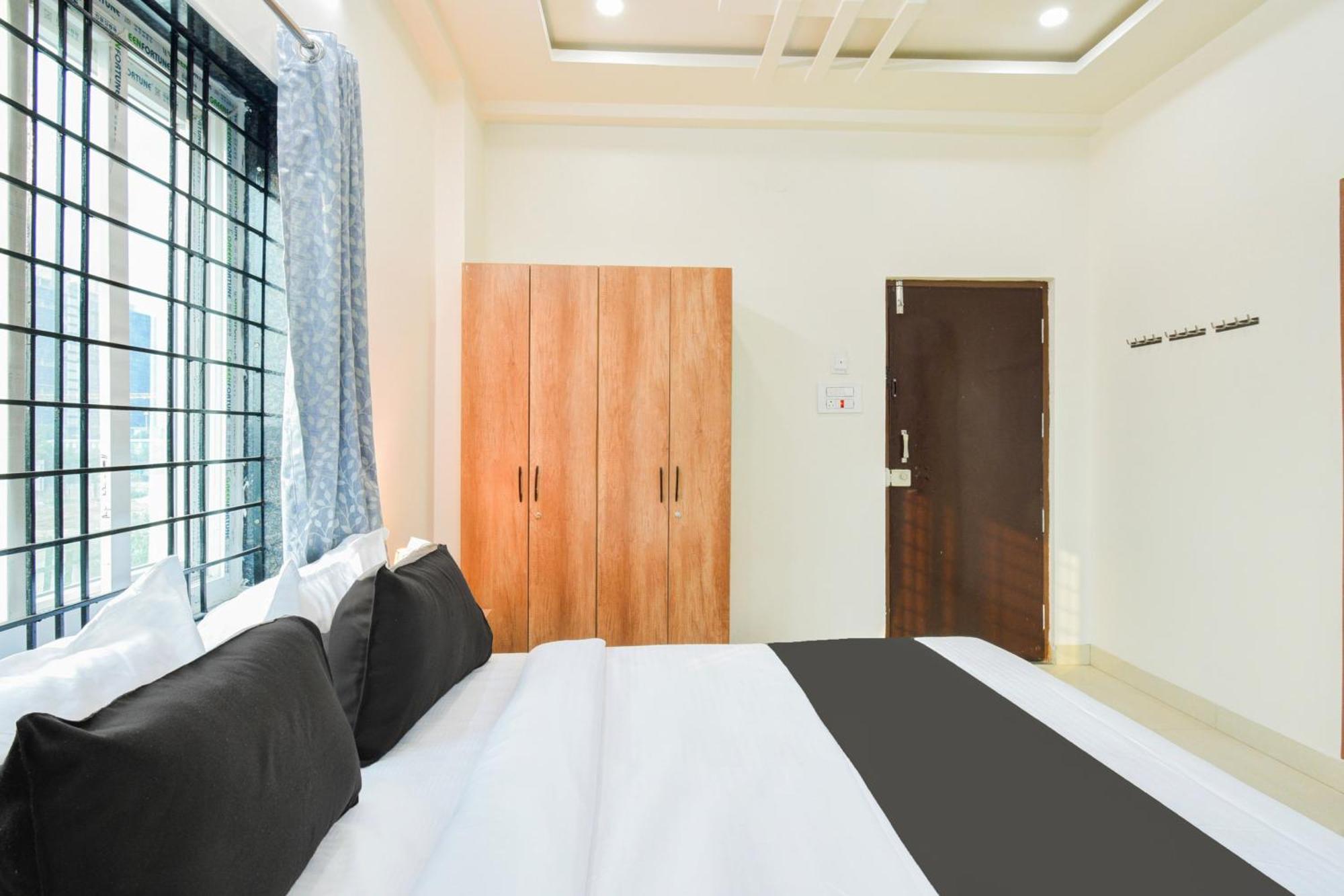 Super Townhouse Kokapet Formerly Aarian Tej Nilayam Gundipet Zewnętrze zdjęcie
