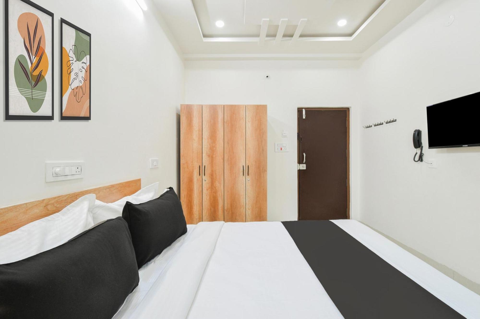 Super Townhouse Kokapet Formerly Aarian Tej Nilayam Gundipet Zewnętrze zdjęcie