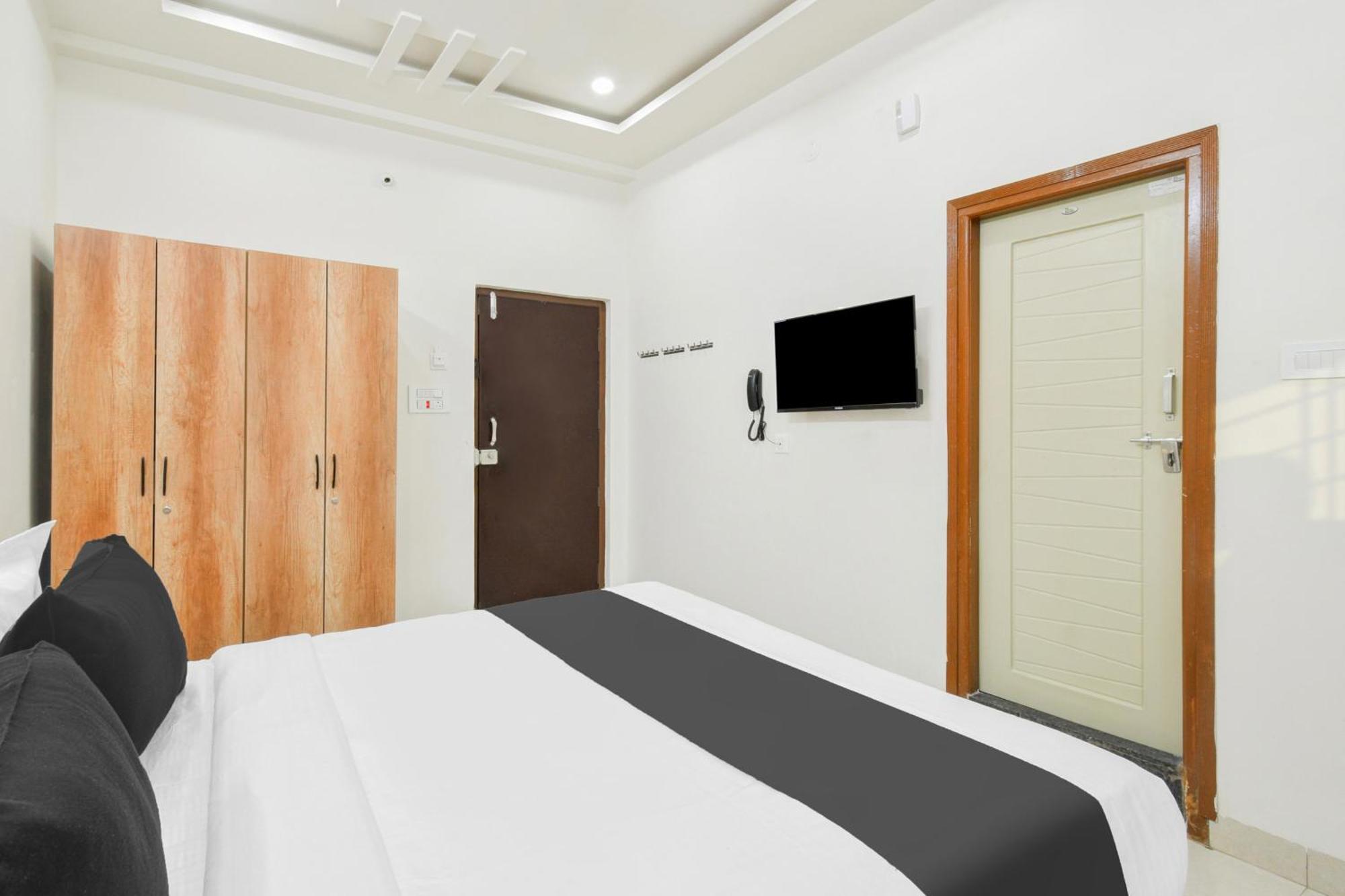 Super Townhouse Kokapet Formerly Aarian Tej Nilayam Gundipet Zewnętrze zdjęcie
