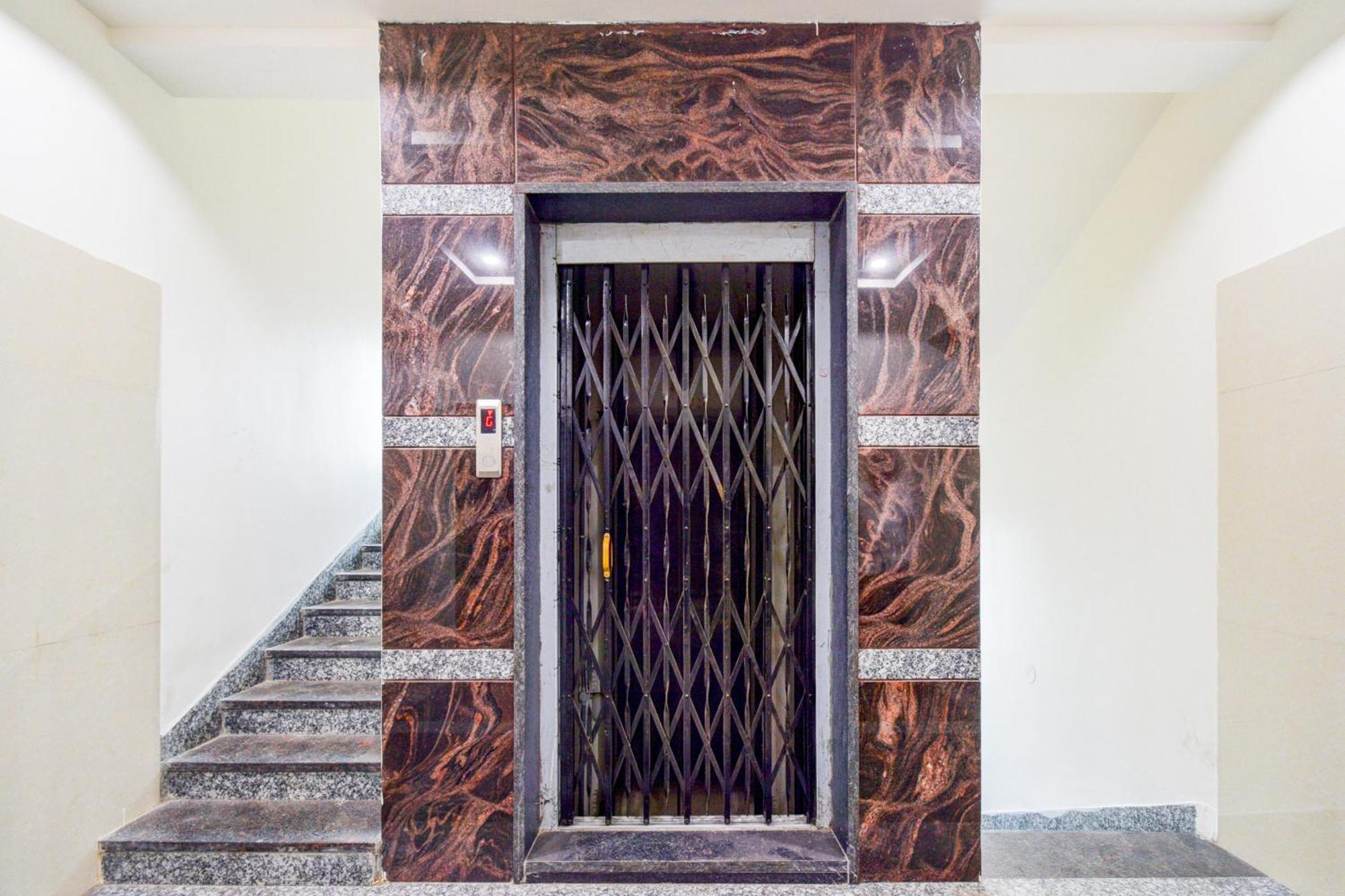 Super Townhouse Kokapet Formerly Aarian Tej Nilayam Gundipet Zewnętrze zdjęcie