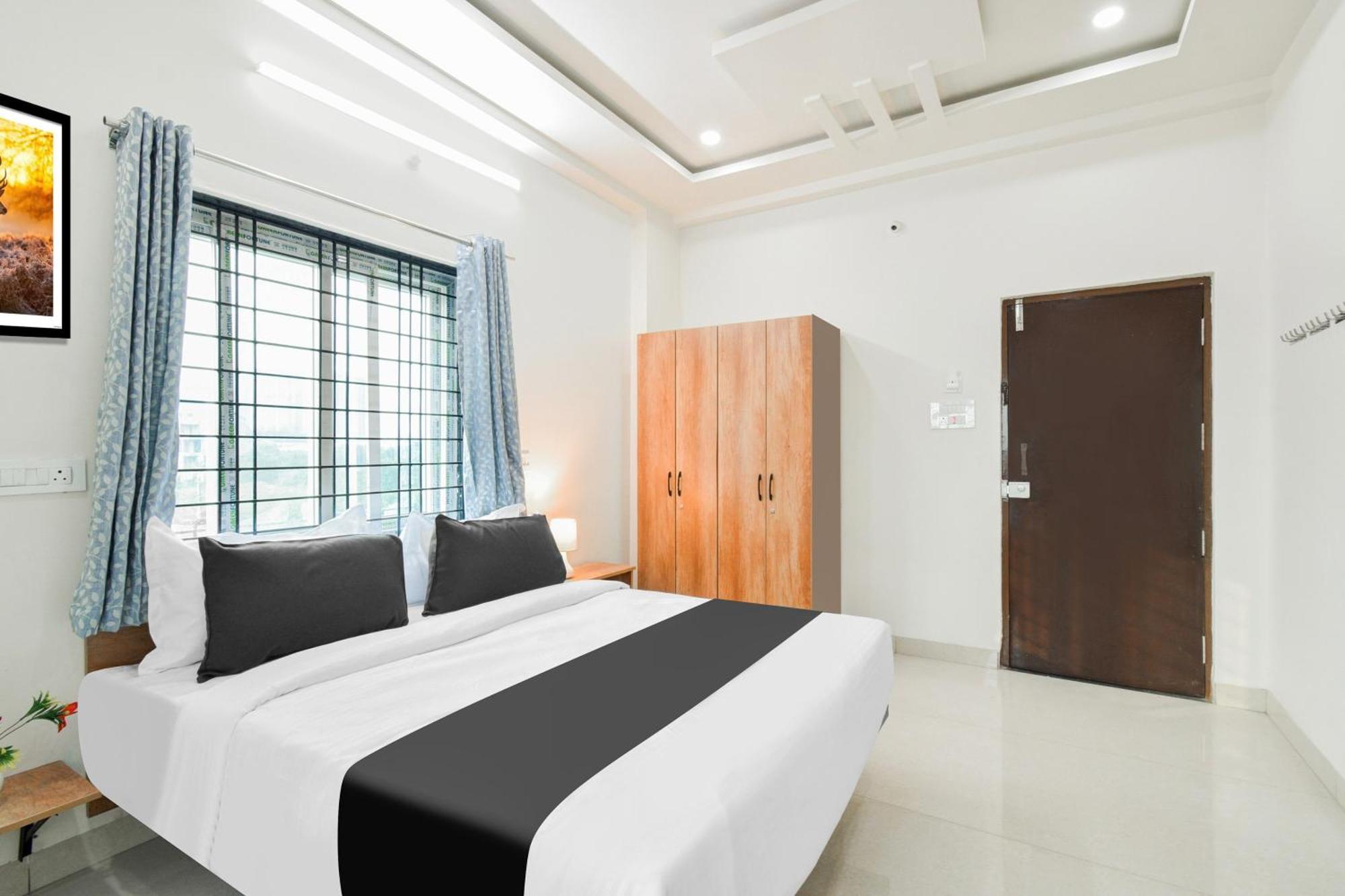 Super Townhouse Kokapet Formerly Aarian Tej Nilayam Gundipet Zewnętrze zdjęcie