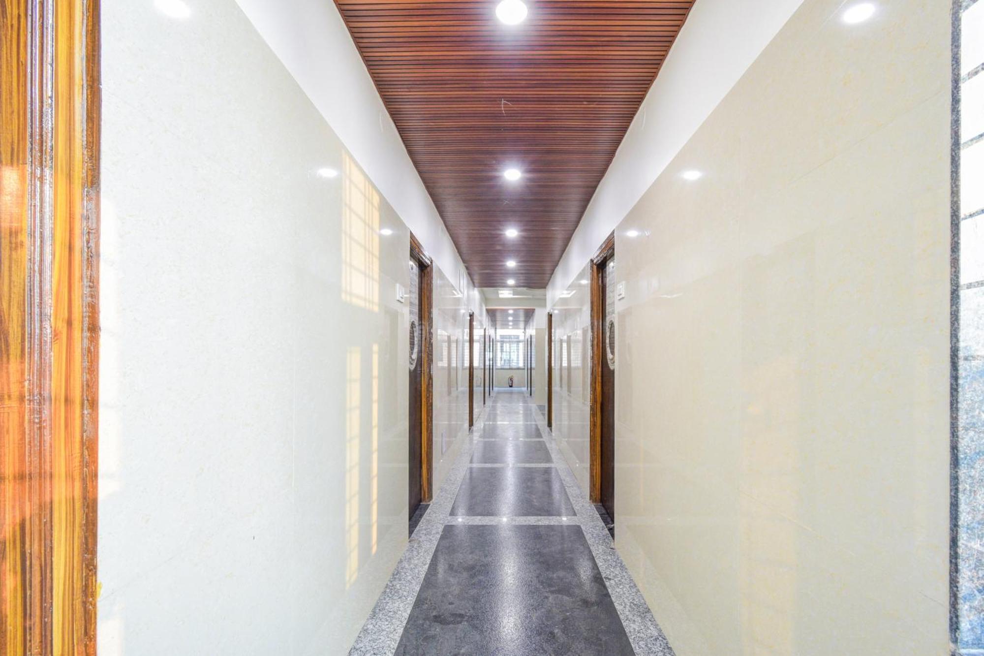 Super Townhouse Kokapet Formerly Aarian Tej Nilayam Gundipet Zewnętrze zdjęcie